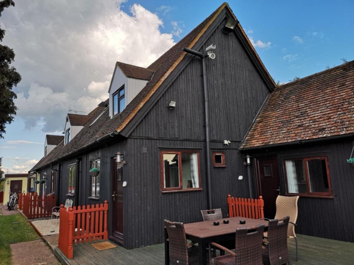 Chalet Cottages Streatley  Exterior photo