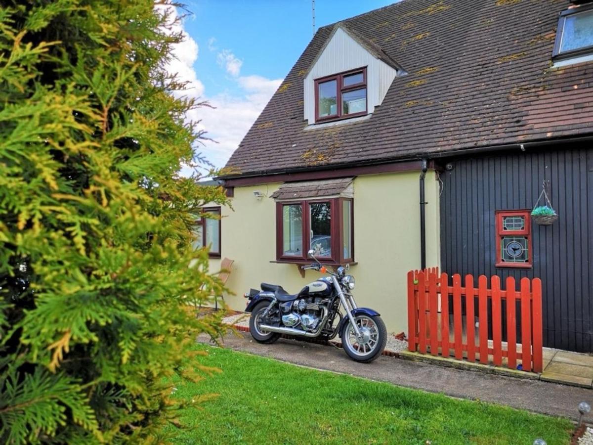 Chalet Cottages Streatley  Exterior photo